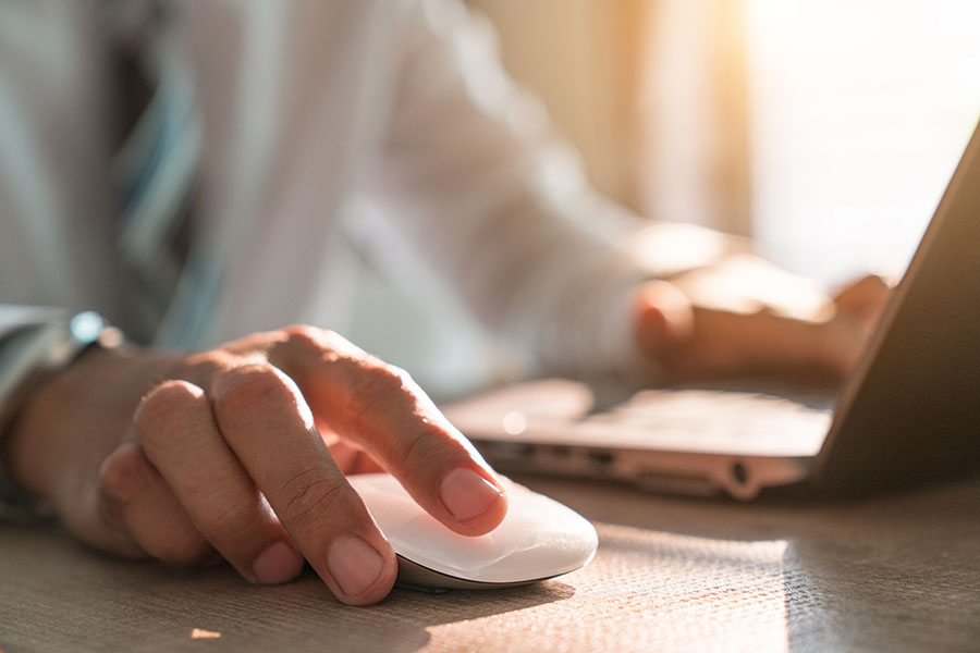 900-getty-hand-on-mouse.jpg